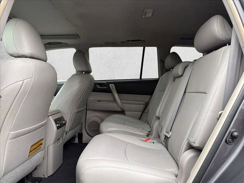 Used 2011 Toyota Highlander SE image 23