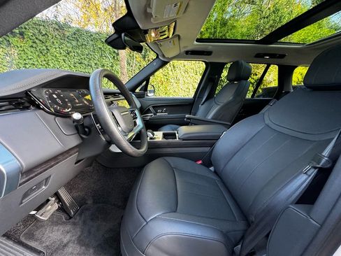 New 2025 Land Rover Range Rover SE image 10