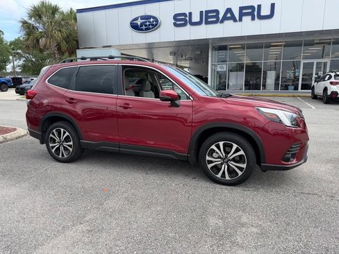 Used 2024 Subaru Forester Limited AWD/4WD image 1