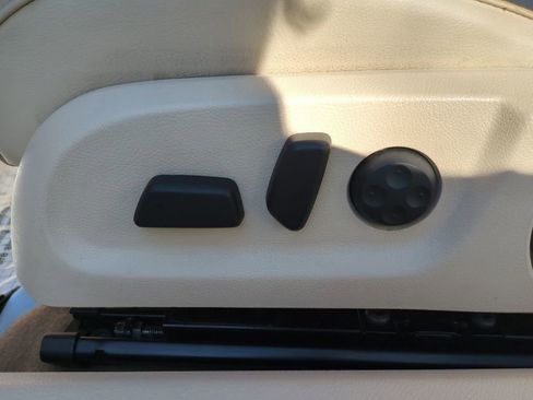 Used 2015 Volkswagen Eos Executive image 19