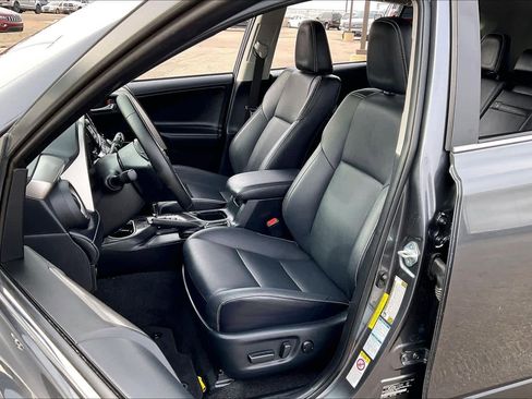 Used 2018 Toyota RAV4 Limited image 7