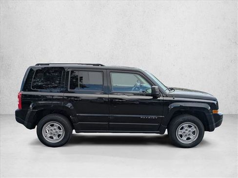 Used 2016 Jeep Patriot Sport w/ Power Value Group AWD/4WD image 4