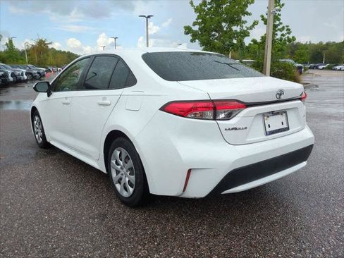 Certified 2022 Toyota Corolla LE FWD image 4