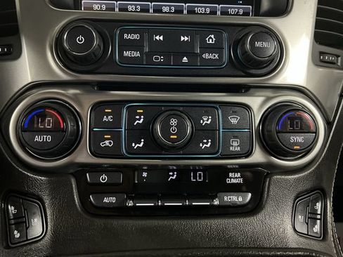 Used 2019 Chevrolet Suburban Premier w/ Premier Plus Edition AWD/4WD image 17