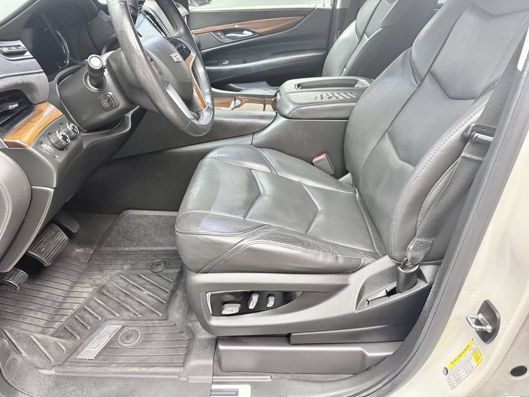 Used 2018 Cadillac Escalade ESV Luxury AWD/4WD image 10