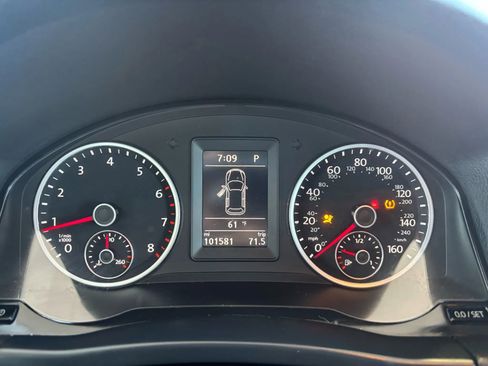 Used 2016 Volkswagen Tiguan S image 11