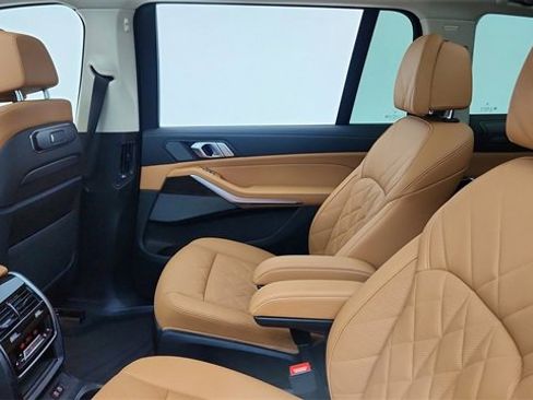 Used 2025 BMW X7 xDrive40i w/ Executive Package image 33