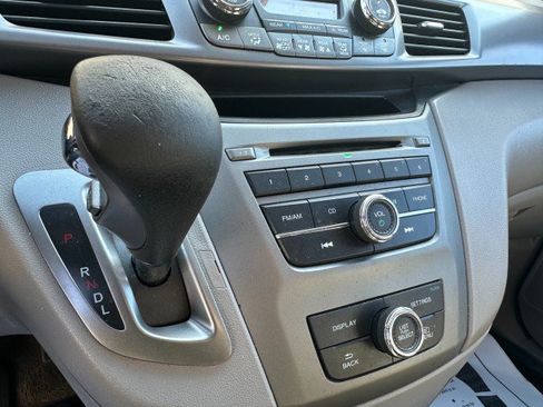 Used 2014 Honda Odyssey LX image 17