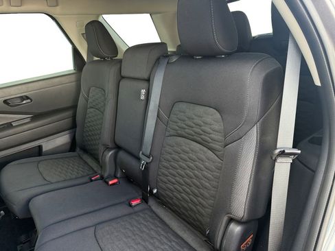 Used 2024 Nissan Pathfinder SV image 13