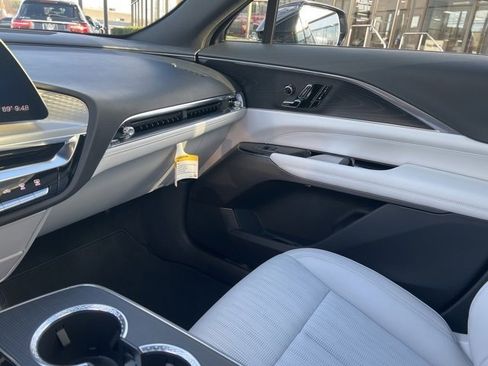 New 2024 Cadillac Lyriq Luxury image 28