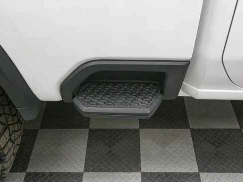 Used 2024 Chevrolet Silverado 2500 ZR2 w/ Technology Package image 10