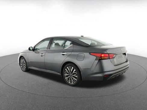 Used 2025 Nissan Altima 2.5 SV FWD image 7