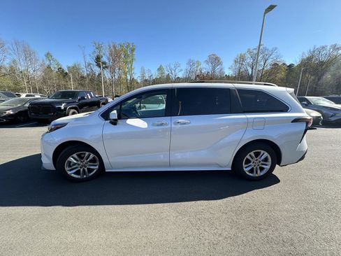 Used 2025 Toyota RAV4 XSE w/ Weather Package AWD/4WD image 95