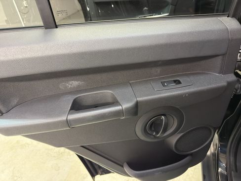Used 2008 Jeep Commander Sport AWD/4WD image 27