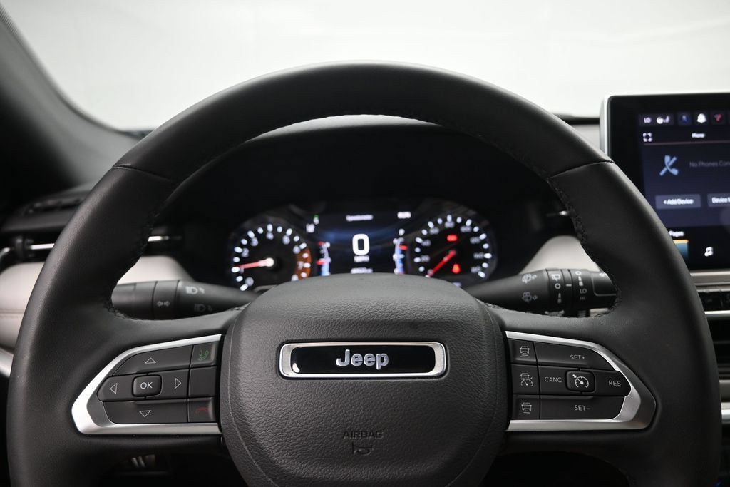 Used 2025 Jeep Compass Limited AWD/4WD image 13