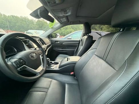 Used 2018 Toyota Highlander SE AWD/4WD image 11