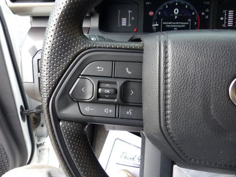 Used 2025 Toyota Tacoma SR5 AWD/4WD image 31