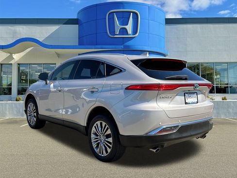 Used 2022 Toyota Venza XLE AWD/4WD image 4