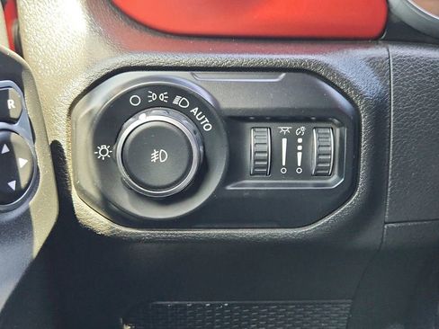 Used 2018 Jeep Wrangler Unlimited Rubicon AWD/4WD image 30