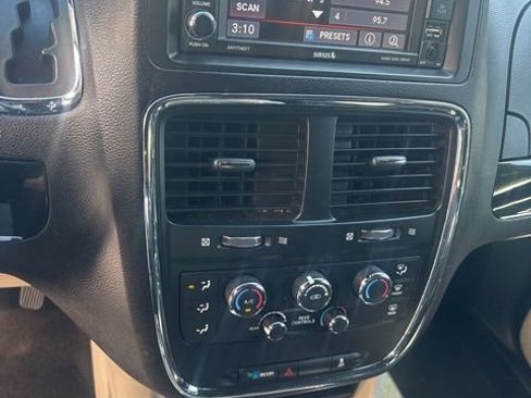 Used 2019 Dodge Grand Caravan SXT FWD image 15
