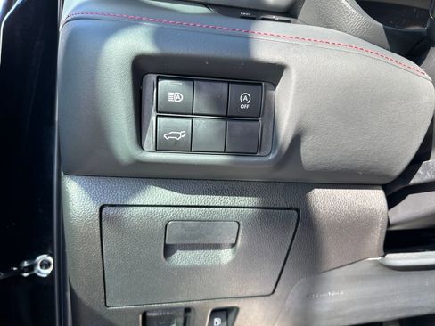 Certified 2024 Toyota Highlander XSE image 28