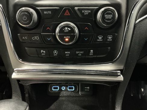 Used 2018 Jeep Grand Cherokee Limited image 14