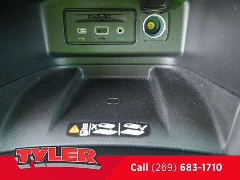 Used 2023 Chevrolet Equinox Premier FWD image 37
