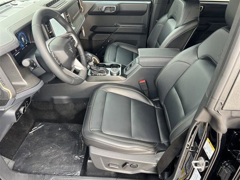 New 2025 Ford Bronco Badlands image 18