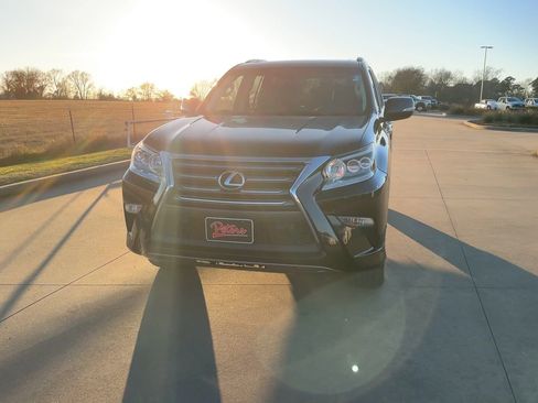 Used 2017 Lexus GX 460 image 3