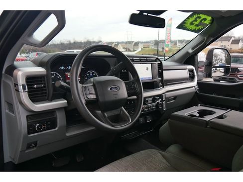 Used 2023 Ford F250 XLT w/ FX4 Off-Road Package image 11