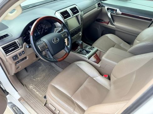 Used 2018 Lexus GX 460 Premium w/ Premium Package image 10