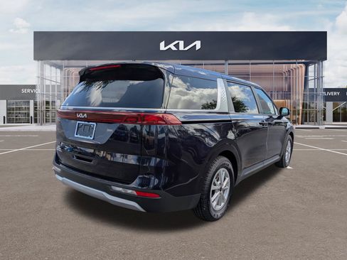 Certified 2024 Kia Carnival LX FWD image 4