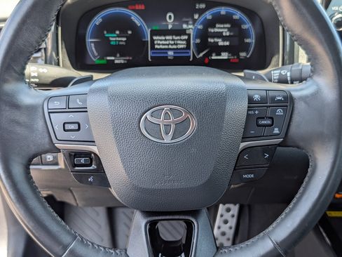 Used 2025 Toyota Camry XSE FWD image 18