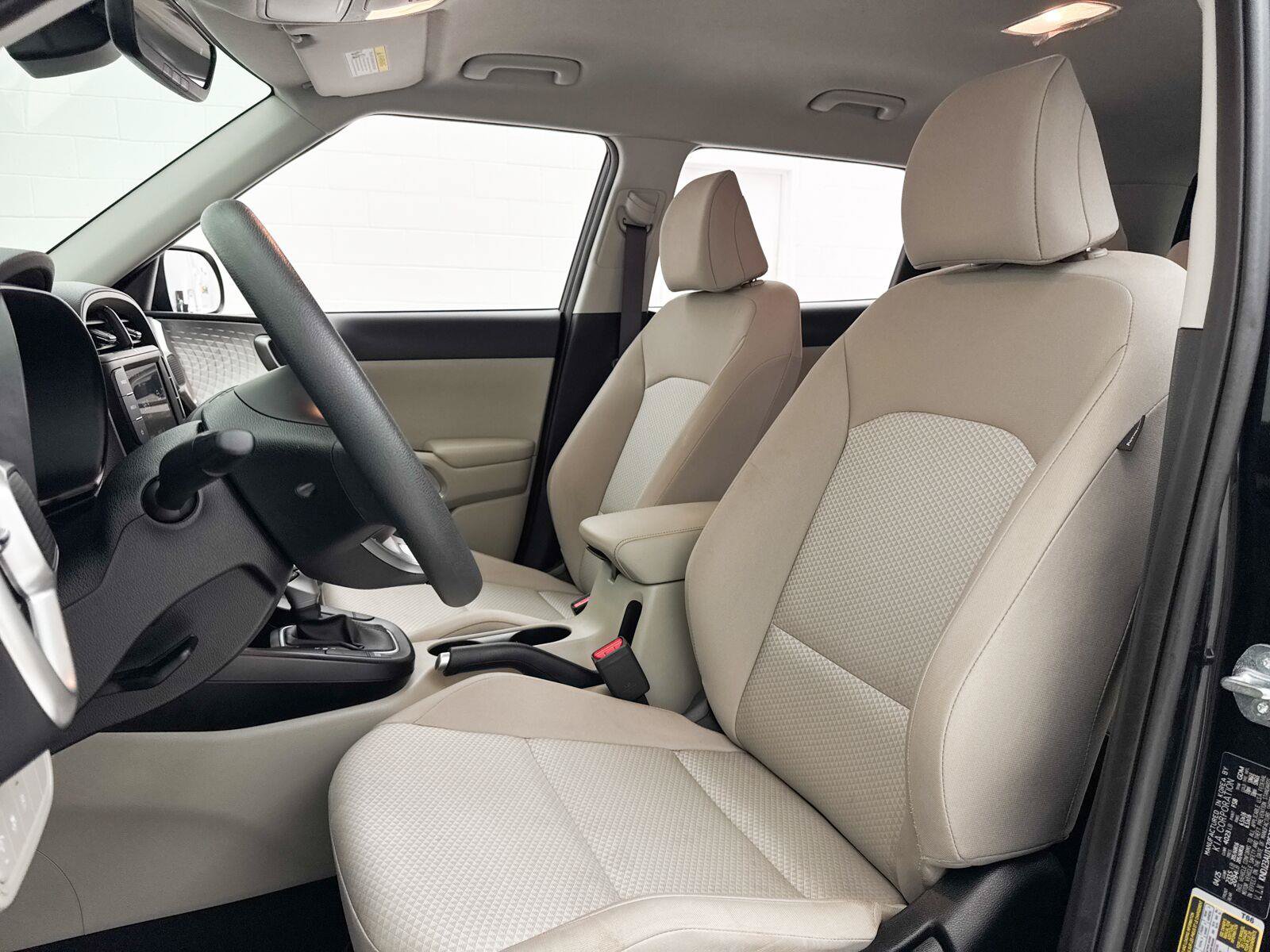 Used 2025 Kia Soul LX w/ LX Technology Package FWD image 21