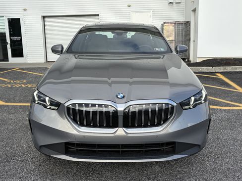 Used 2026 BMW 530i xDrive w/ Premium Package AWD/4WD image 2