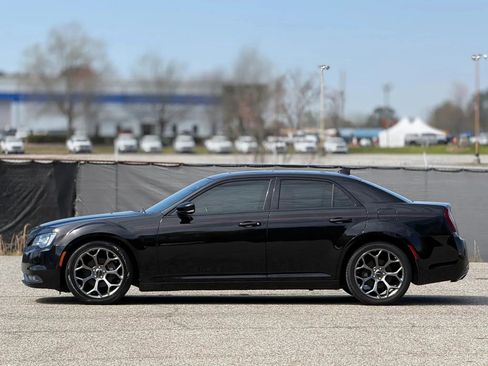 Used 2016 Chrysler 300 S w/ 300S Premium Group image 8