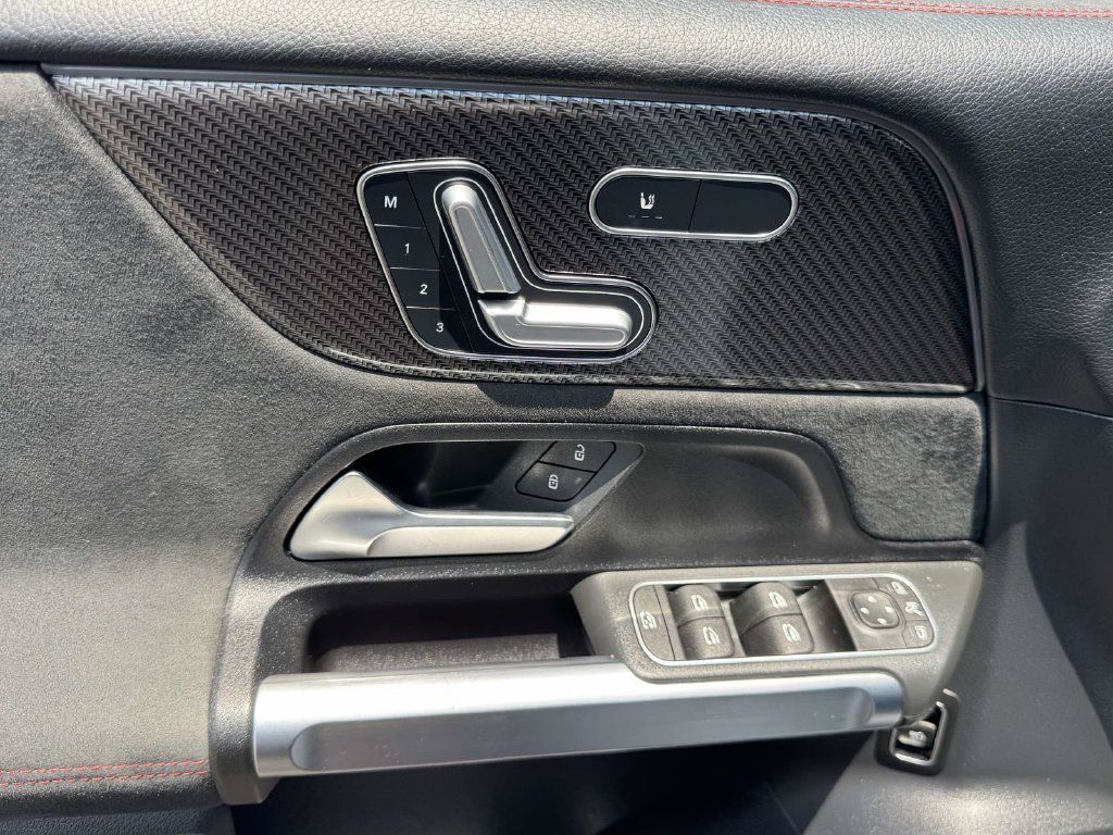 Used 2023 Mercedes-Benz GLB 35 AMG 4MATIC image 19