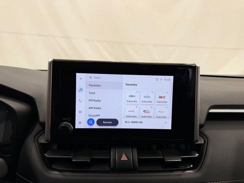 Used 2025 Toyota RAV4 XLE FWD image 32