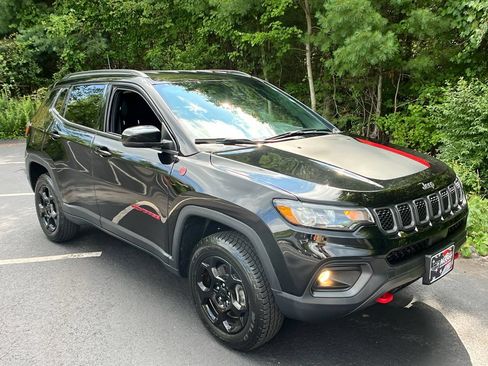 Used 2023 Jeep Compass Trailhawk w/ Trailhawk Convenience Group AWD/4WD image 7