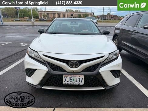 Used 2019 Toyota Camry XSE image 2