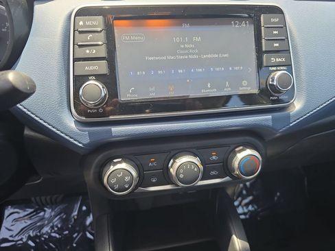 Used 2025 Nissan Versa SV FWD image 17
