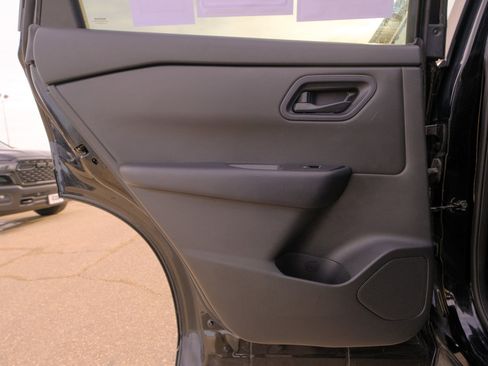 Used 2024 Nissan Rogue S image 29