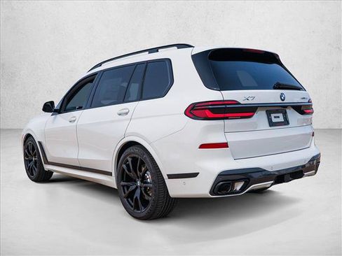 Used 2027 BMW X7 xDrive40i w/ M Sport Package AWD/4WD image 7
