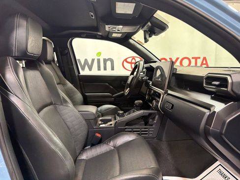 Used 2025 Toyota 4Runner TRD Off-Road Premium AWD/4WD image 12