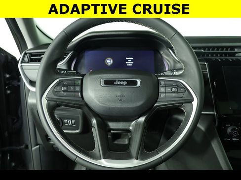 Used 2023 Jeep Grand Cherokee Laredo image 8