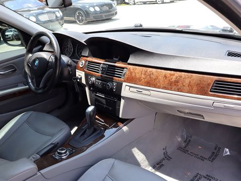 Used 2009 BMW 335i xDrive Sedan AWD/4WD image 18
