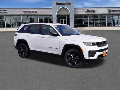 New 2026 Jeep Grand Cherokee Limited w/ Limited Altitude Package AWD/4WD image 2