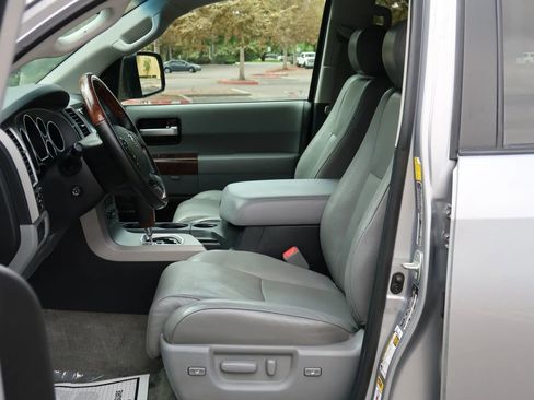 Used 2010 Toyota Sequoia Platinum image 19