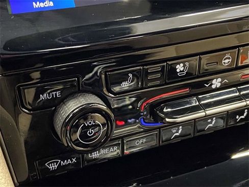 Used 2024 Jeep Grand Cherokee L Limited w/ Luxury Tech Group II image 27