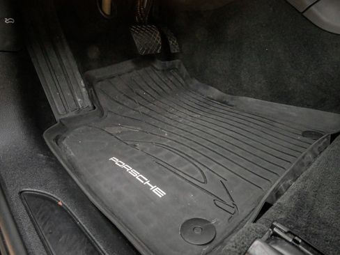 Used 2022 Porsche Macan AWD/4WD image 17